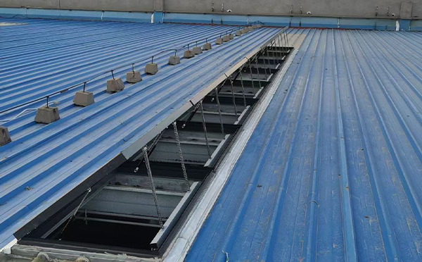 某城市大型商业综合体中庭石河子乡排烟窗工程