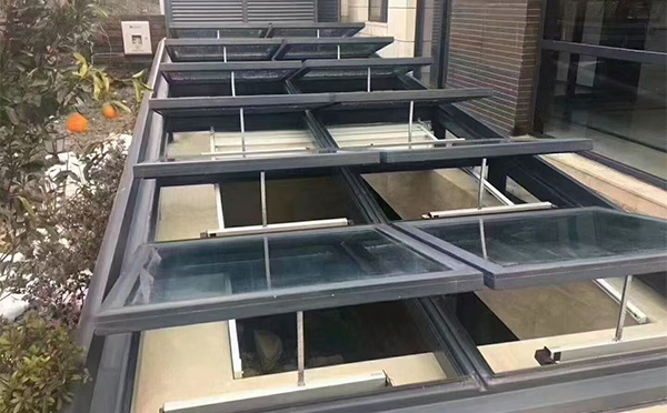 某轨道交通车辆维修车间石河子乡排烟窗应用