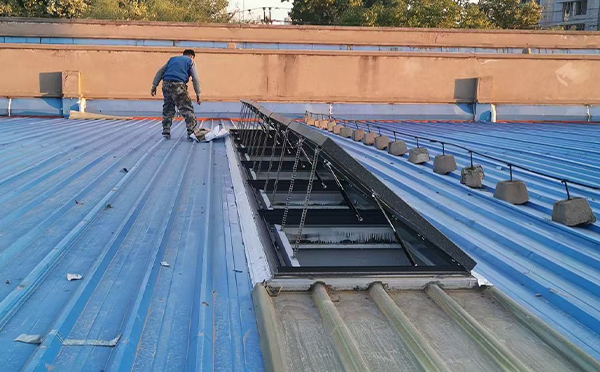 某区域性物流仓储中心石河子乡排烟窗系统安装项目